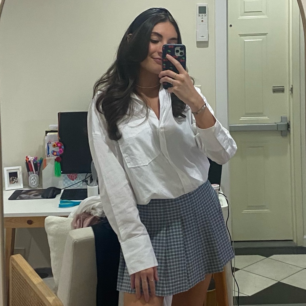 aritzia pleated mini skirt 🖤